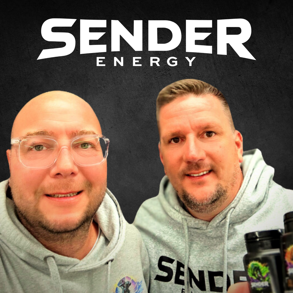 SENDER ENERGY Gründer im Team-Hoodie mit den Produkten RACE und FINISH, perfekt für Mountainbiker und Extremsport